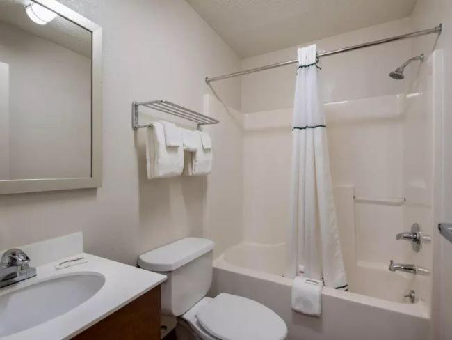 Birch Hill Suites Kansas City - Independence Exteriér fotografie